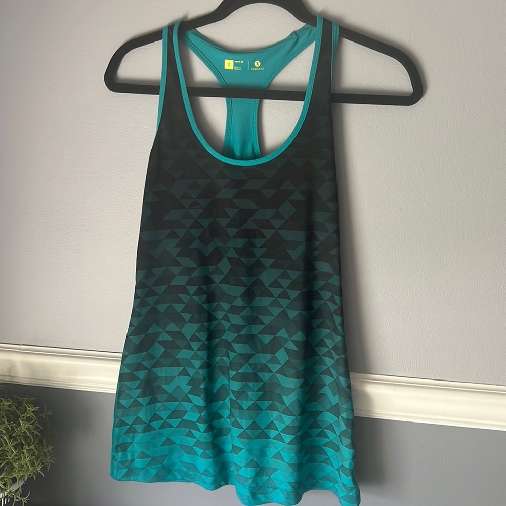 Athletic tank top